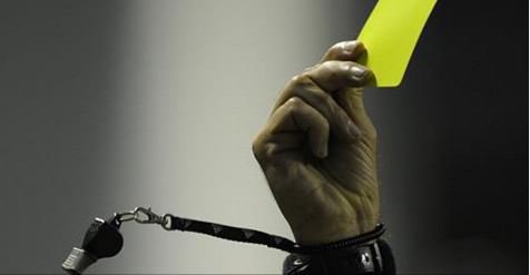 BBCSport's tweet image. Yellow card + yellow card = red card...

Or maybe not 👀

This is how not to referee: bbc.in/2dMK1nX