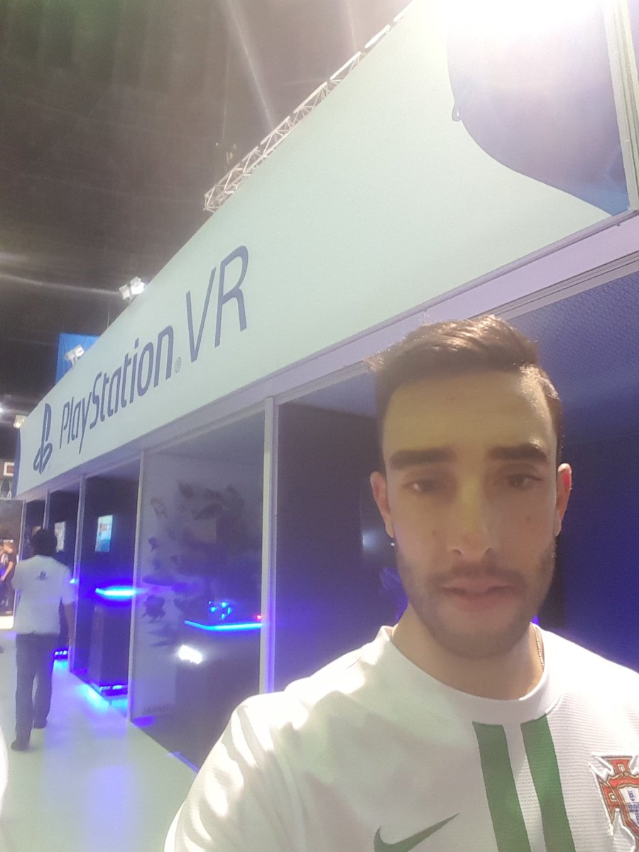 Lourique10's tweet photo. @PlayStation_SA #PSVR #PSVRrAge16 https://t.co/XpohngCzM3