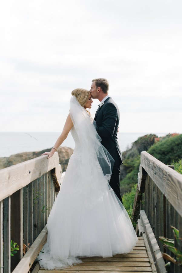 BeachWeddingTip's tweet photo. Lovely bride and groom photo by John Schnack Photography #wedding #weddingphotos https://t.co/7r89bSlvdN
