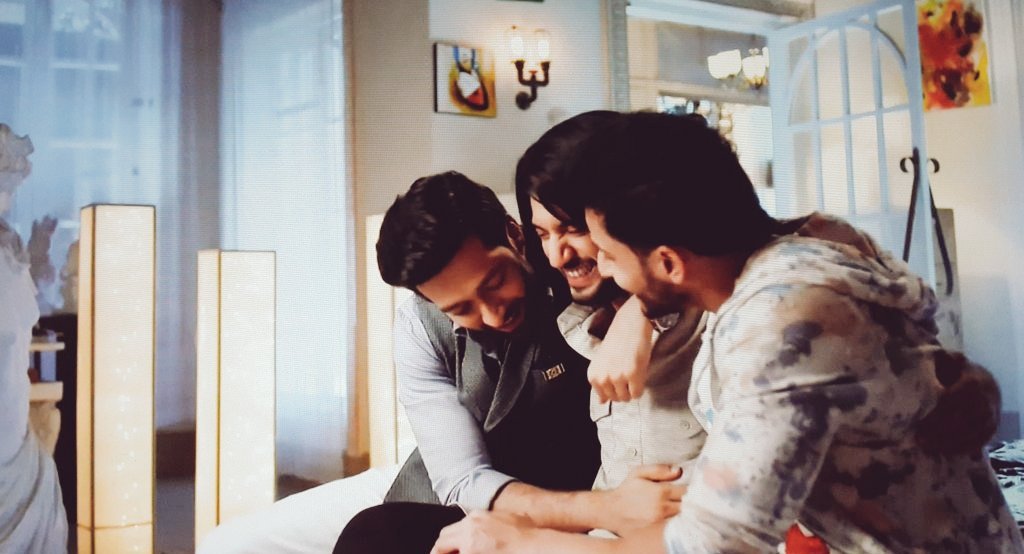 FilmyFruity's tweet photo. This Bromance is what got me hooked to Ishqbaaaz ❤❤
"All for One; One for All" 💪
#OmRuShiv 
@NakuulMehta 
#IshqbaaazHitsCentury https://t.co/igrCyUH00C