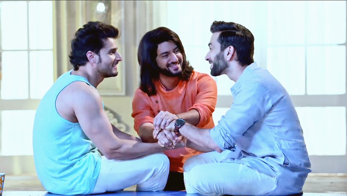FilmyFruity's tweet photo. This Bromance is what got me hooked to Ishqbaaaz ❤❤
"All for One; One for All" 💪
#OmRuShiv 
@NakuulMehta 
#IshqbaaazHitsCentury https://t.co/igrCyUH00C