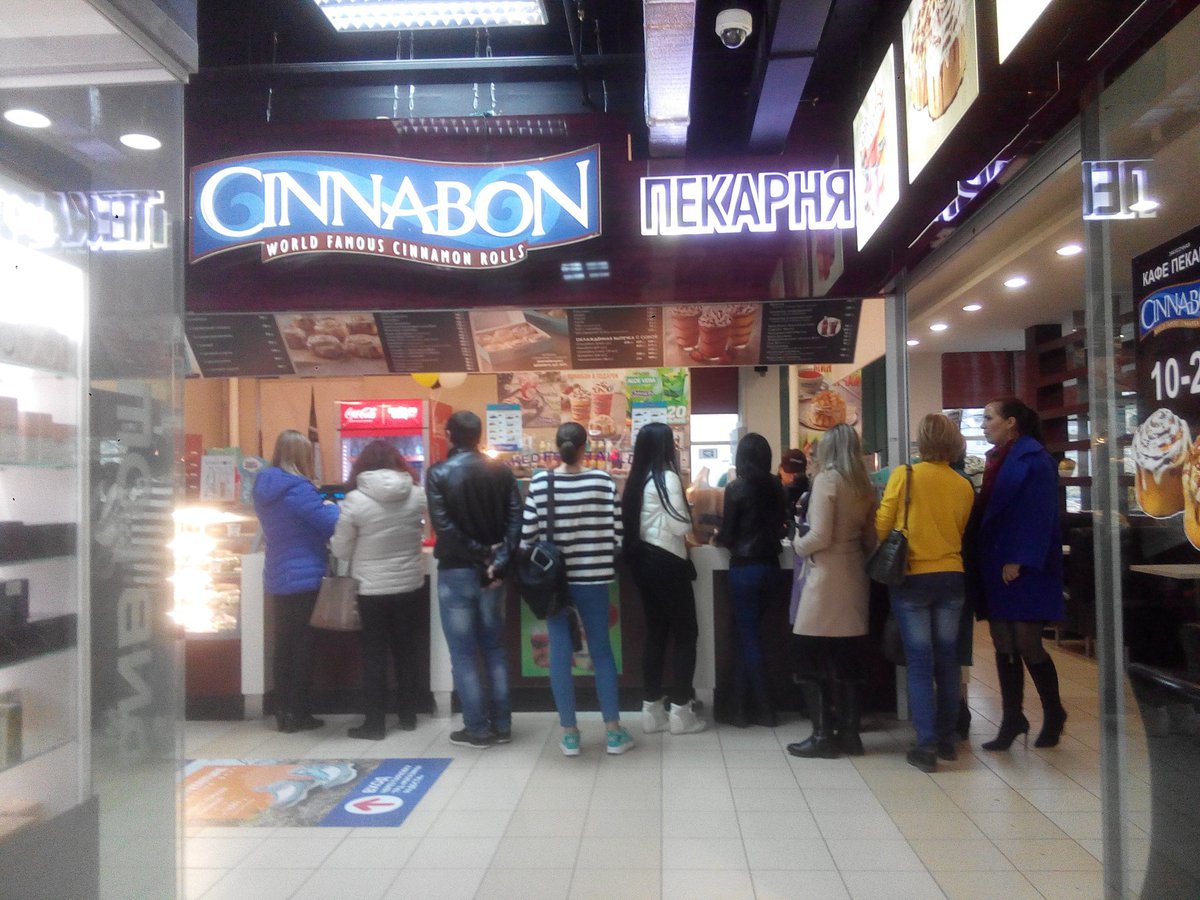 79_Rus's tweet image. Кто-то сказал, что коричное пирожное #Синнабон невозможно съесть за раз. Опровергаю: не правда. Слопал за пять минут :)