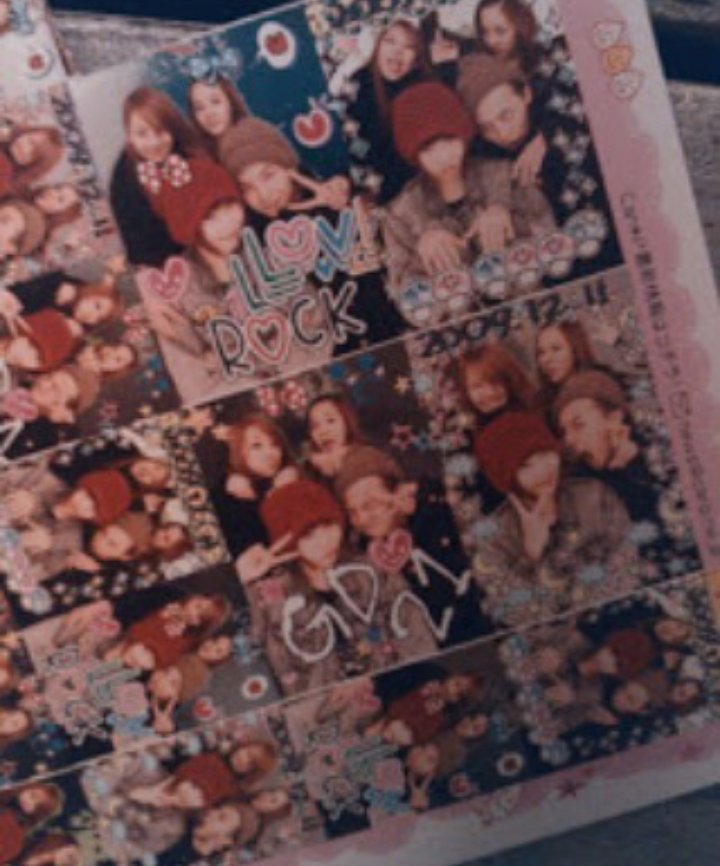 DearDara1112's tweet photo. Dara CL GD and Minzy photobox! #GD21 https://t.co/NRSaO7sn73