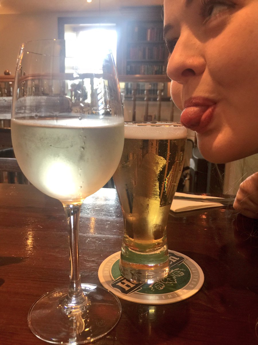 GaryJGaughan's tweet photo. Thurles for the weekend with one and only #BeltPartner #LadiesWhoLunch #EB2016 #ScoutsIE #Scouts #PinotGrigio https://t.co/25FluqmX3c