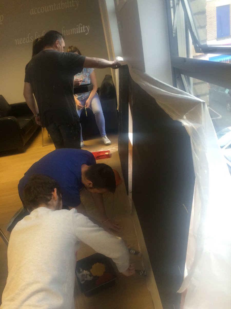 USDTYouthTeam's tweet photo. Needs based art murals taking shape @mickymaco @ActiveCN #OFMDFM #SIF #art #Communitymatters https://t.co/eArat9xhtf