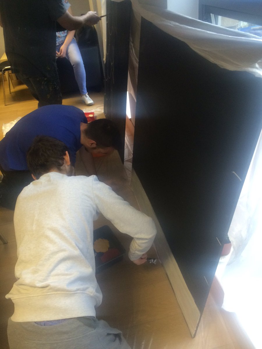 USDTYouthTeam's tweet photo. Needs based art murals taking shape @mickymaco @ActiveCN #OFMDFM #SIF #art #Communitymatters https://t.co/eArat9xhtf