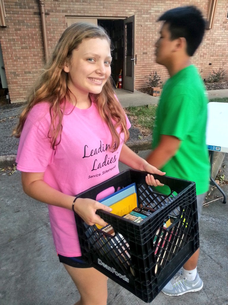 leading4ever's tweet photo. @leading4ever putting in some time #BrightAndEarly #volunteering for the #BellaireLibrary book sale #literacy #Read #LeadingLadies #GiveBack https://t.co/3Oy46o8Oyc