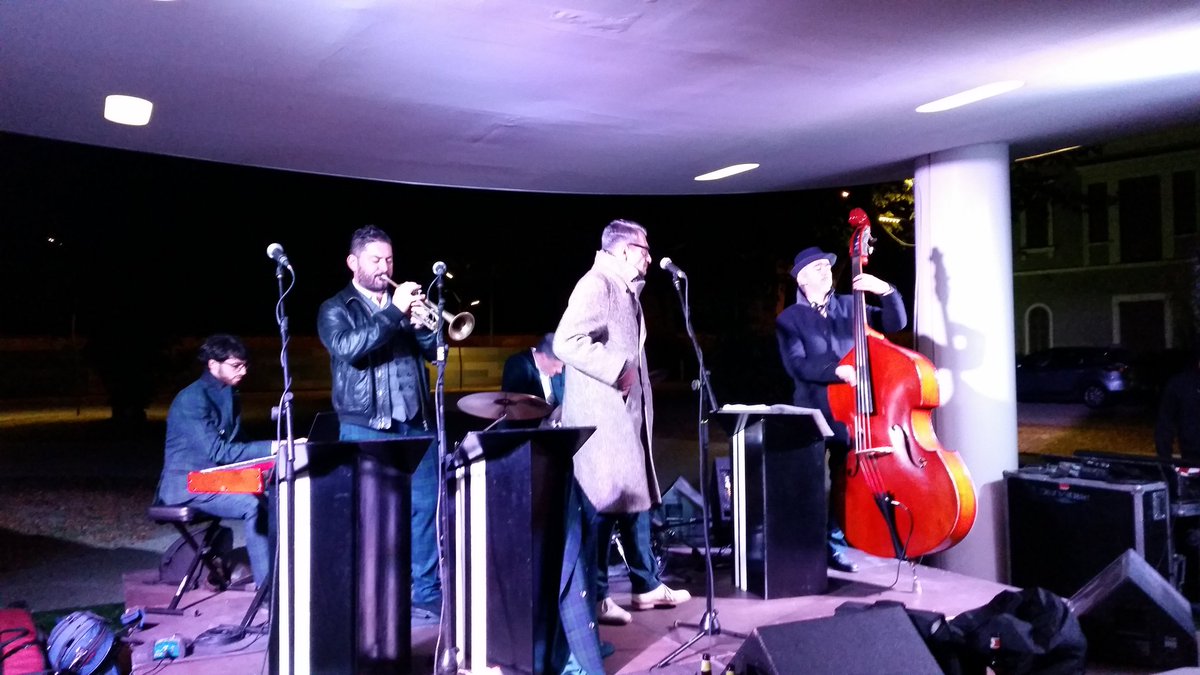 Eats_Easy's tweet photo. Soundcheck dei Bixio &amp; The Crooners + concerto a seguire #glutenfreefestival https://t.co/UNu6TTFRnn