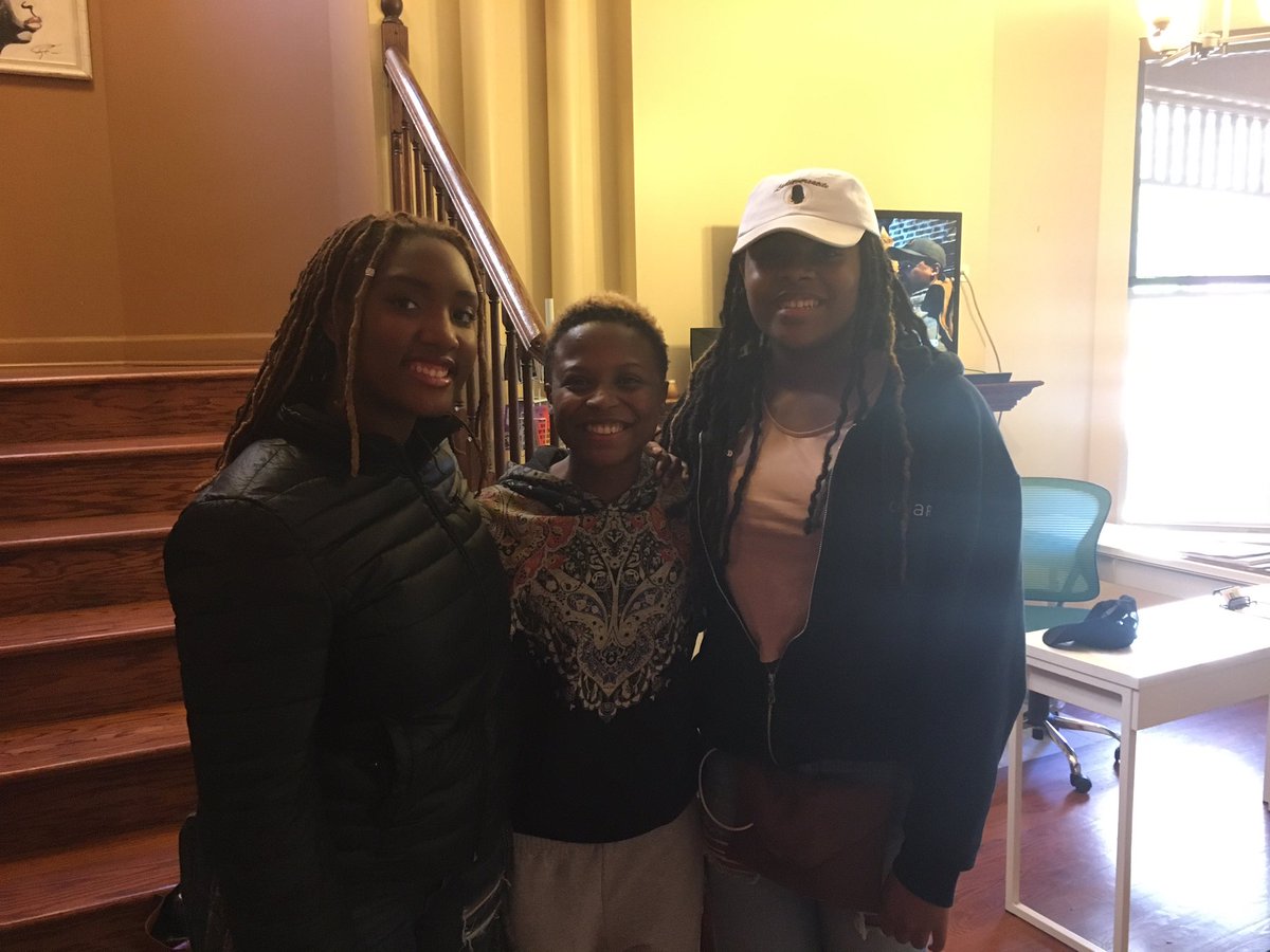 OurStoryChiUBM's tweet photo. big ups to our guest today @BellaBahhs with all of this #BlackGirlMagic in the building. Thank you for coming out💕🙏🏾 https://t.co/C9QIA9UF5W