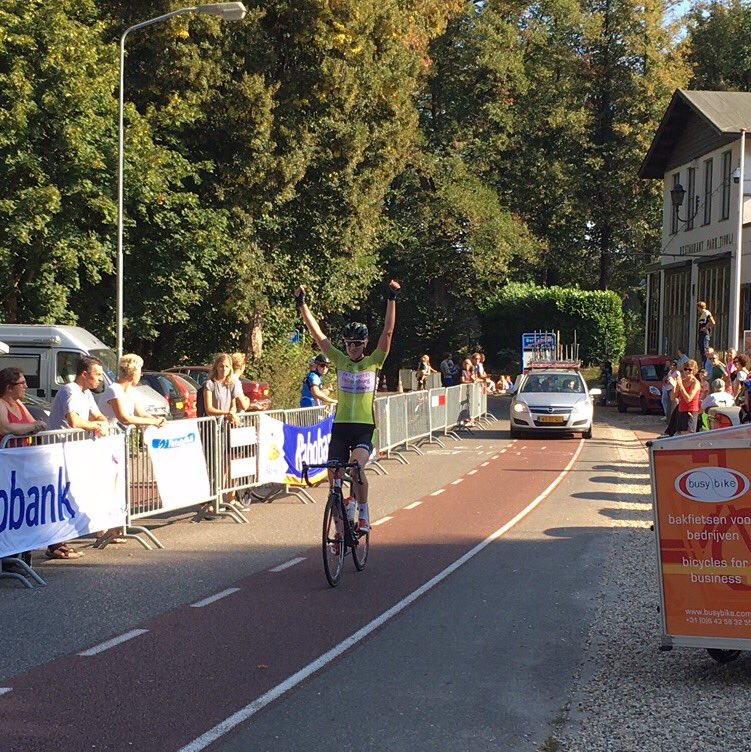 Vera_Koedooder's tweet photo. Einde. Finito. Final. Finish. 🏁 Cycling (road) career done! Last (track) races in december @Omnisport. (In Dutch): https://t.co/opaEcr5YjG https://t.co/IElAINBXsJ