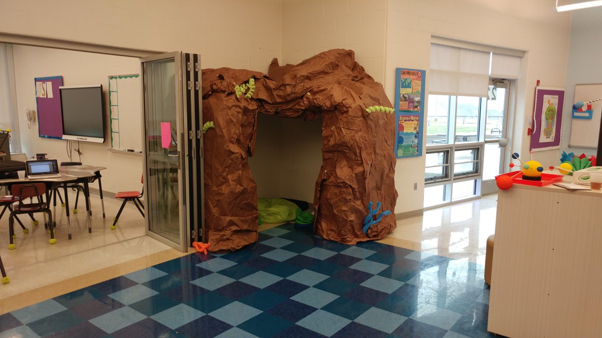 Mr_Oldfield's tweet photo. #edcampcwv @EdgewoodElem is awesome! Really cool place! https://t.co/BCxh7nAk9C