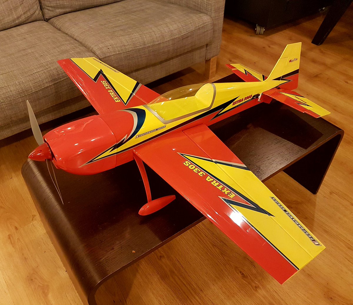 UWiesendanger's tweet photo. just finished the 'extra 330s' by great planes. @Hobbico - what a super beautiful airframe. #GreatPlanes #extra330s #rc #3D #vintage https://t.co/Ql6zN4NbrY