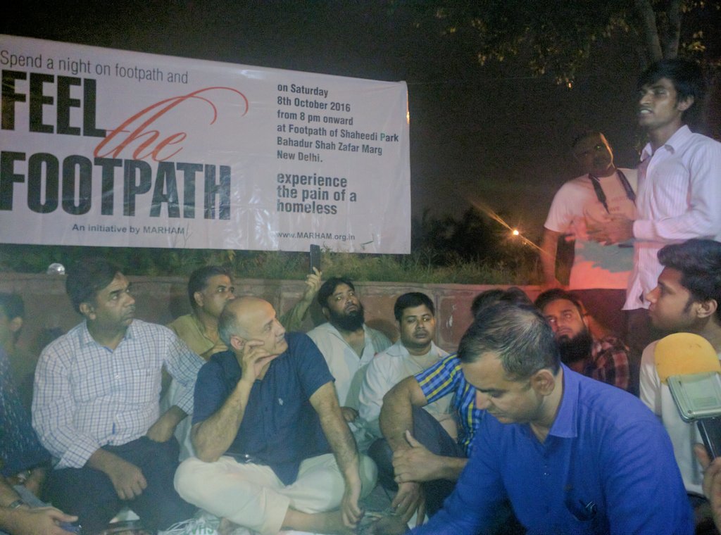 FromBhaskar's tweet photo. When Conventional Politicians spend Saturday nights at Private Parties, @msisodia is at #FeelTheFootpath with @MARHAM_ORG
This is needed. https://t.co/oNpCh3SJbb