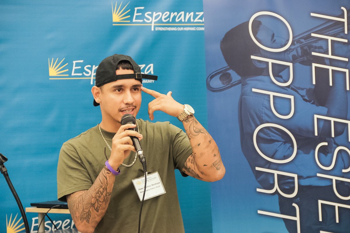 esperanza_us's tweet photo. .@Loso_CHE exemplifies preaching gospel while being in this world and being "not of this world" #ECI2016 https://t.co/dHGxEXTsME