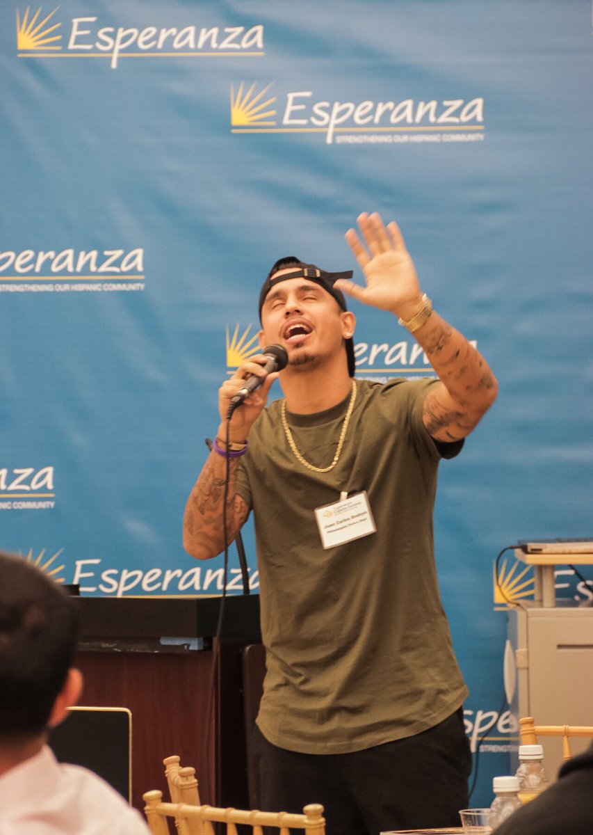esperanza_us's tweet photo. .@Loso_CHE exemplifies preaching gospel while being in this world and being "not of this world" #ECI2016 https://t.co/dHGxEXTsME