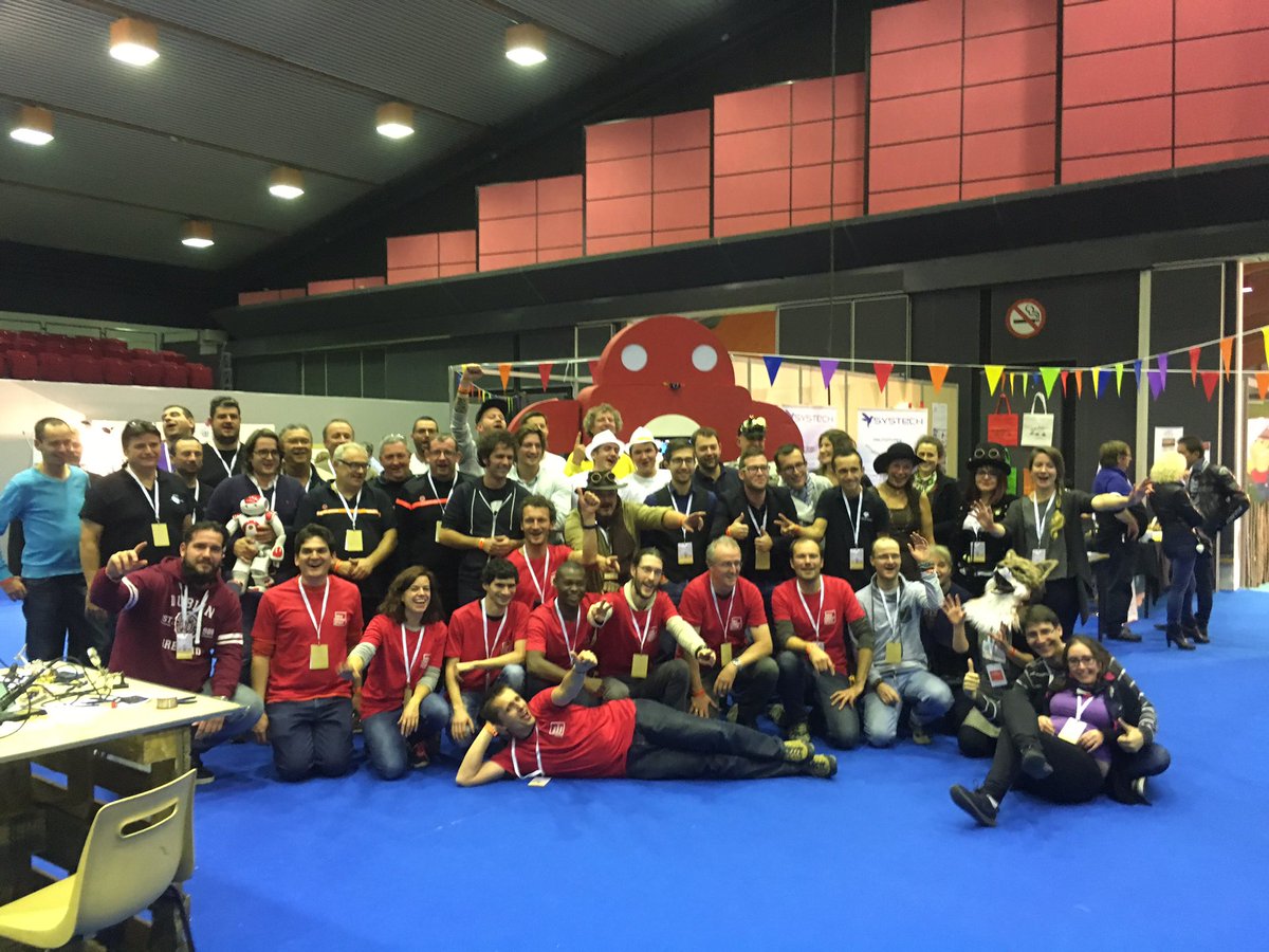 betamachinelab's tweet image. #makerfairechartres photo de famille
