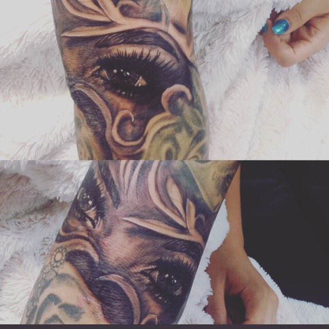 katherine_wick's tweet photo. Gap filler on my arm. Absolutely love them! Will get a better pic later! #eyes #tattoo #ink #fresh https://t.co/5WHZEXiWCn