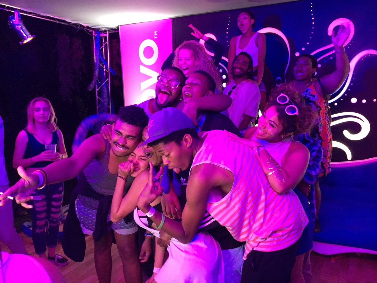 Lenovo_Africa's tweet photo. Fun at the #Lenovo photo booth! #DifferentIsBetter #NeverStandStill #OctopiaFstvl2016 https://t.co/7gMS25mAu5