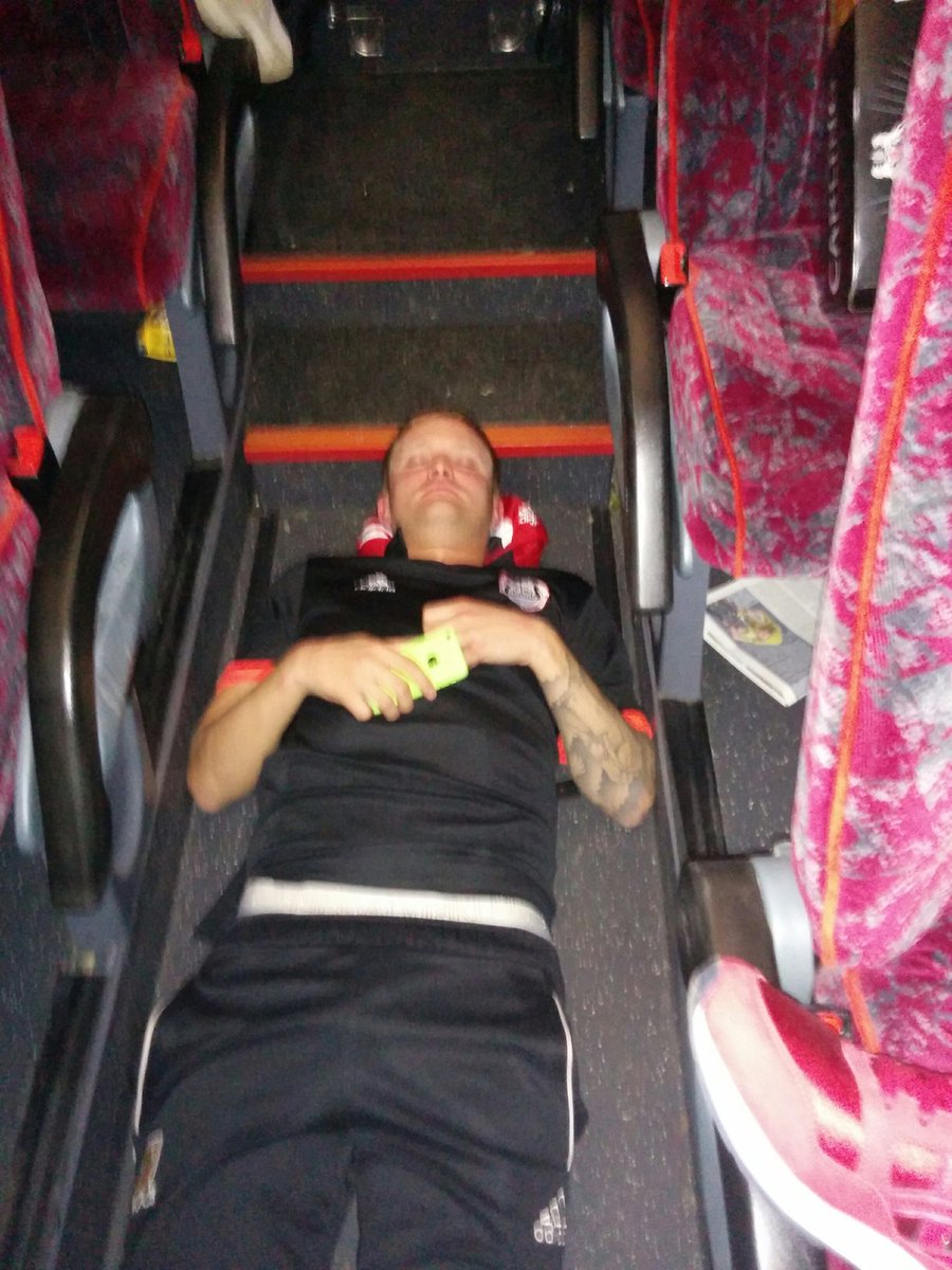 chrisrobson1163's tweet image. It is as hard as @TaylorDee93 makes out playing left back #bushome