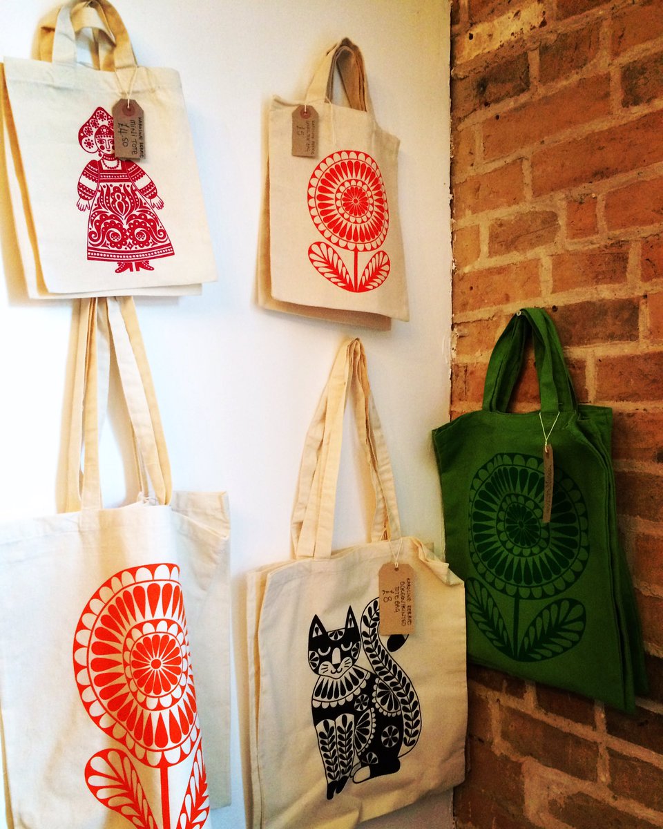 KarolineRerrie's tweet photo. #flowerpower! More #flower &amp; #folktree #screenprints &amp; more #flower #totebags @designat44 #derby. https://t.co/2aGz7louje