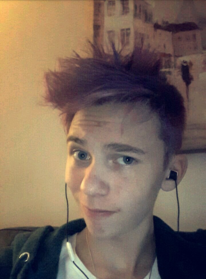 smklsmkl's tweet photo. PURPLE HAIR https://t.co/24KSgyT8J7