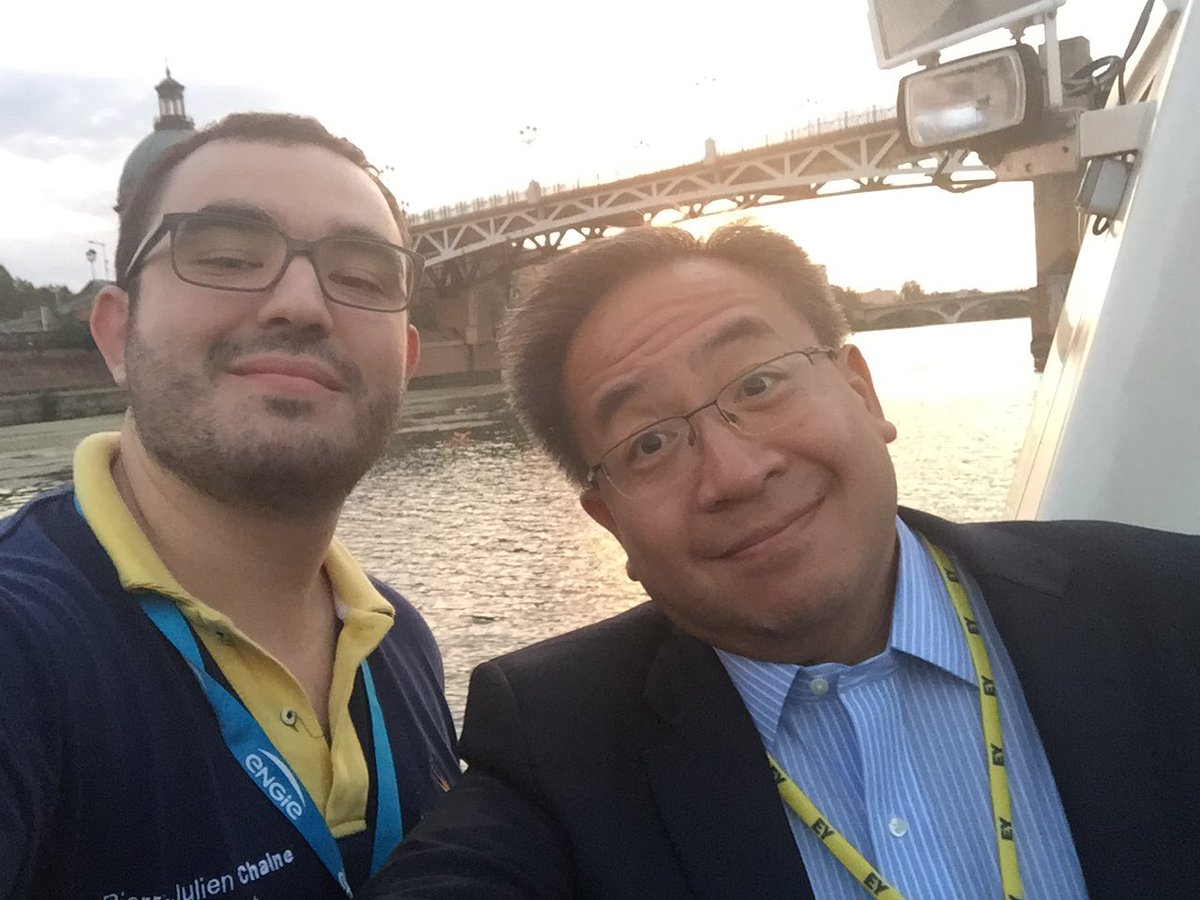 N7Consulting's tweet photo. Petite promenade en péniche offert PAS @EscadrilleWeb pour le #SOCRA2016 avec @frederichuynh https://t.co/zjnju9LWxP