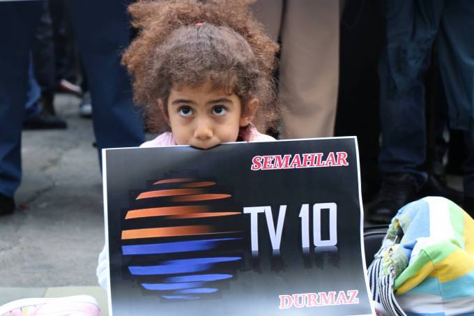 jiyan_tv's tweet photo. Elewîyî vejîyayî rasteyan û piştî dayî TV 10î.. https://t.co/4GL6crveMi