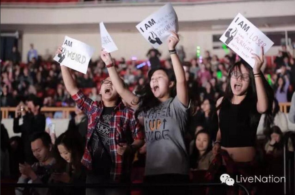 ThiaWorld's tweet photo. @xcalxm @slflwwmadrid @saraclifford195 
OK now this it’s part of the blog definitely 

https://t.co/MAiiDj8qzE https://t.co/mx9yBuGX98