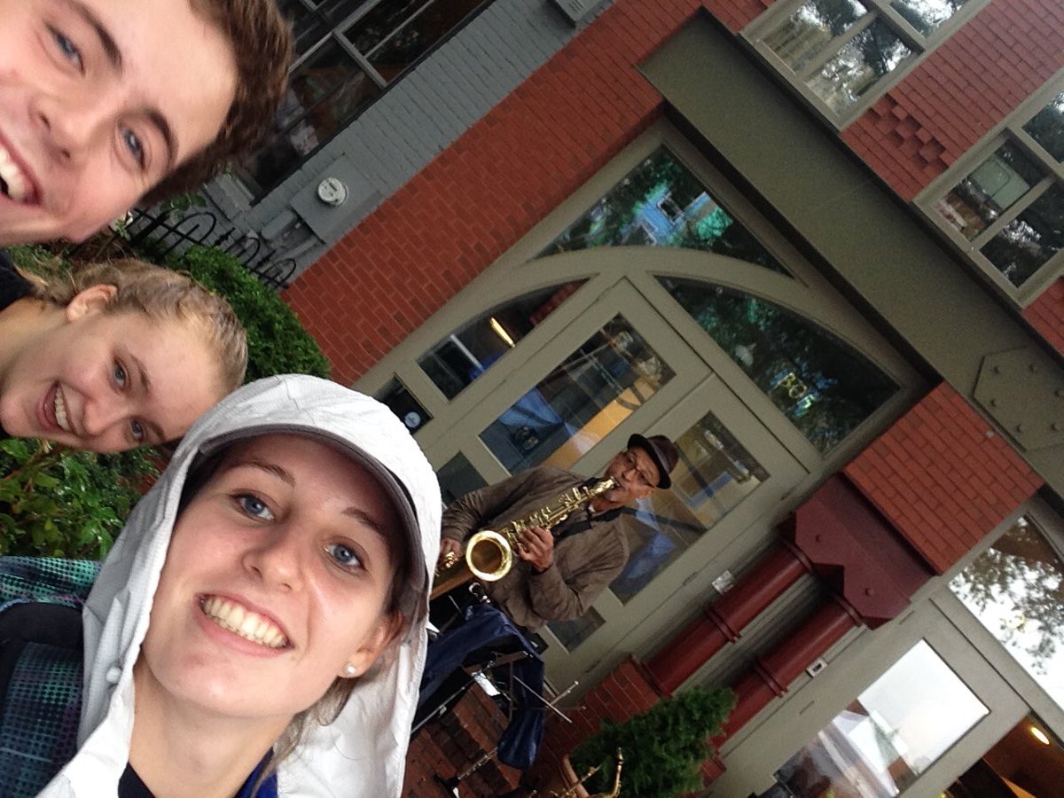 SingleSquaddd's tweet photo. Just found Louis Armstrong on a street corner. #jazzercise #gonebutneverforgotten #feelingtheblues #singlesquad #livemusician @bighuntGU https://t.co/m7ngr17RFT