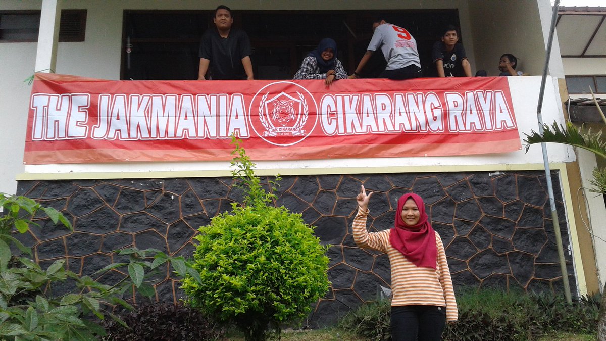 ademarnii's tweet photo. #PersijaDay #GatheringDay @Jakmania_CKR https://t.co/IClOnQLAsN