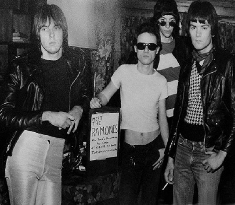 77MASH's tweet photo. #JohnnyRamone with the #Ramones at #CBGB, 1974. https://t.co/KzvPFp7jqG