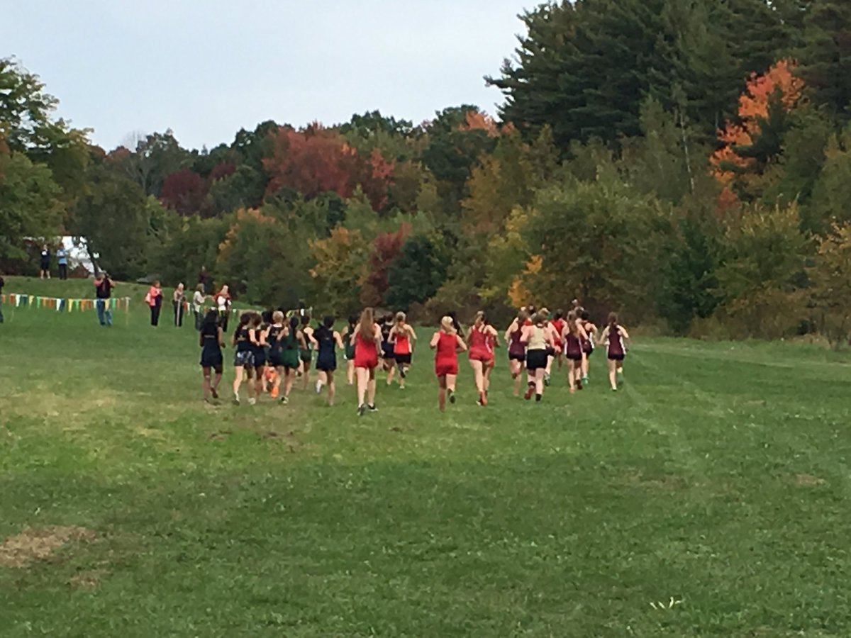 AlvirneXC's tweet photo. girls freshman race is off at the Battle of the Border! good luck to Ella and Kat! https://t.co/qGeaCnPq7C