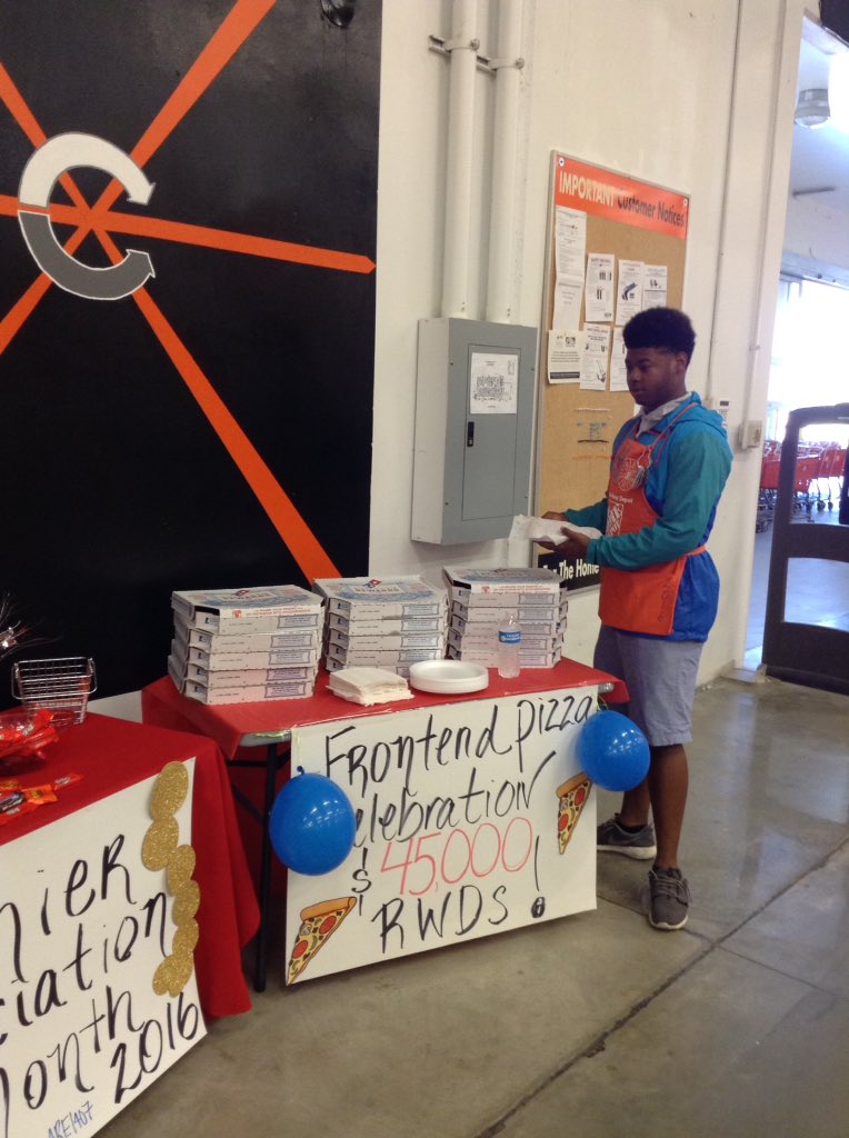 z_jacksonD306's tweet photo. FrontEnd recovery celebration🎊...these guys and gals have worked hard for this pizza...$45,000 RWDS
#weARE1407
#dontsleeponus
#notinour🏠 https://t.co/f42EH8yoW5