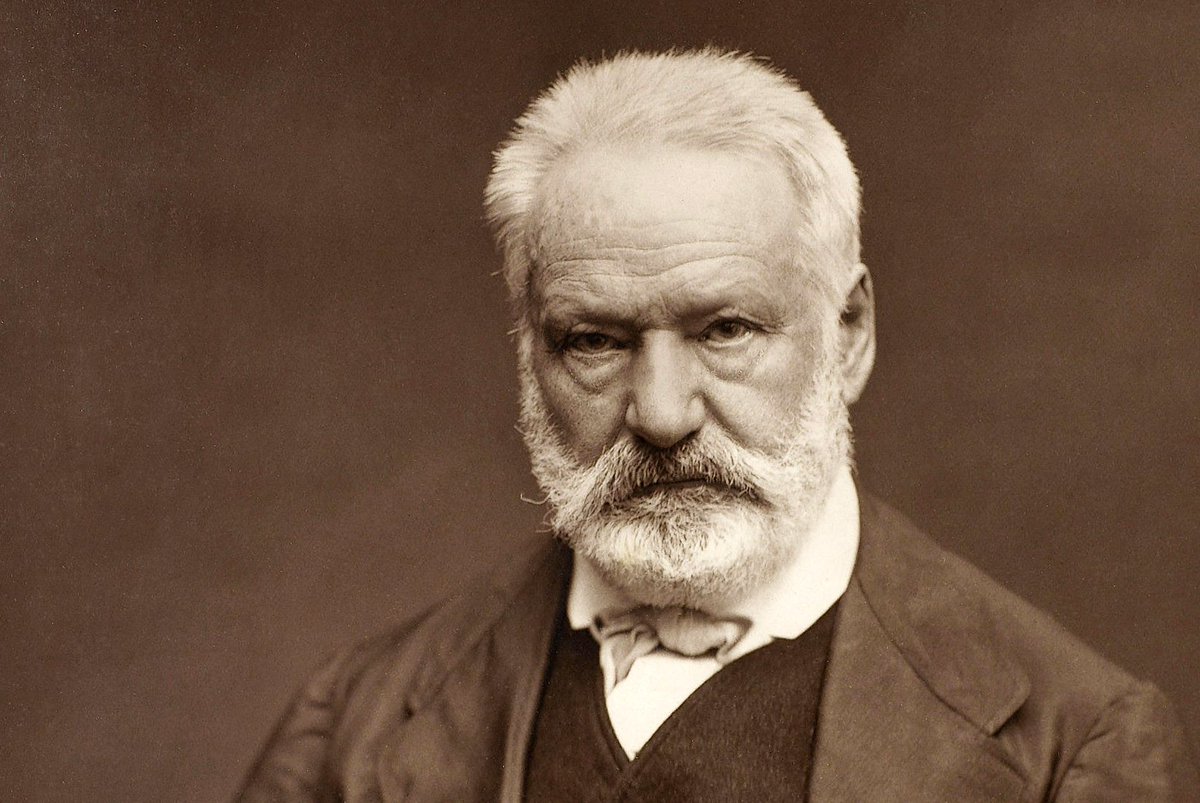 "La risa es el sol que ahuyenta el invierno del rostro humano".
- Victor Hugo