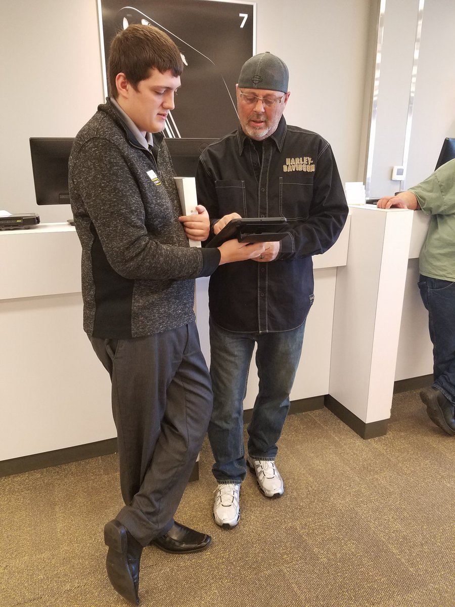 sprint0201's tweet photo. Ron came in to exchange his Note 7 &amp;  Cody hooked him up with a new phone &amp; tablet! We have a great deal on our iPads today! DON'T MISS OUT! https://t.co/kPG5C6ENts