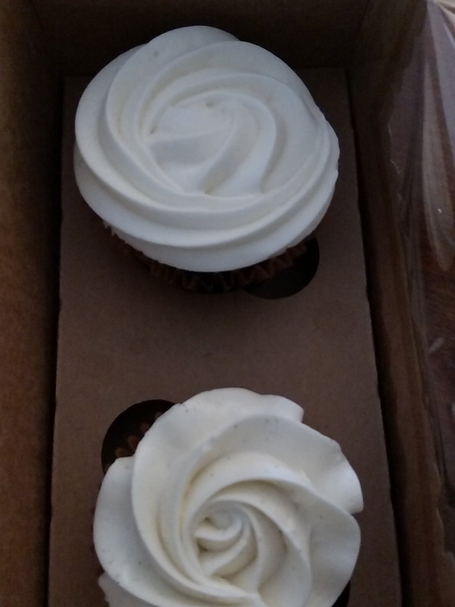 shieldmaiden08's tweet photo. Cupcakes ftw #samhen https://t.co/eRnYffPTmx