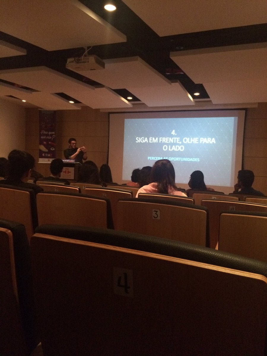 lorenagiostri's tweet photo. Quando você tá na palestra e vê referência de carreta furacão #cday2016 https://t.co/AZs1ZUEsJa