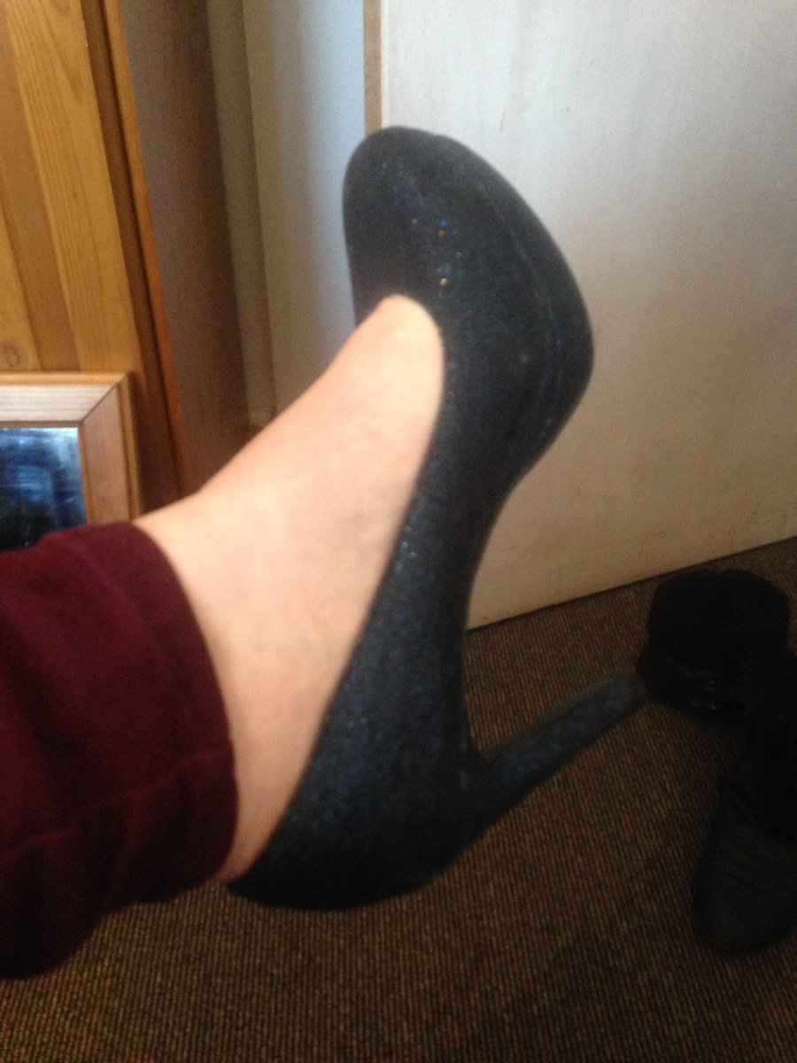naky_noo's tweet photo. @rtbitchslave @RTfucker out tonight wearing these sexy things who wants to buy my drinks 🍹 https://t.co/Xzg6sn3ell