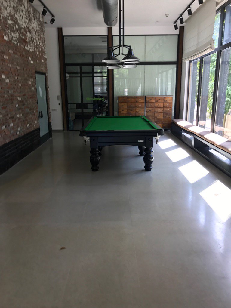 dbarel's tweet image. Big thanks to the designer who put the table here. Now can we please have the balls back... #DesignIsHowItWorks#