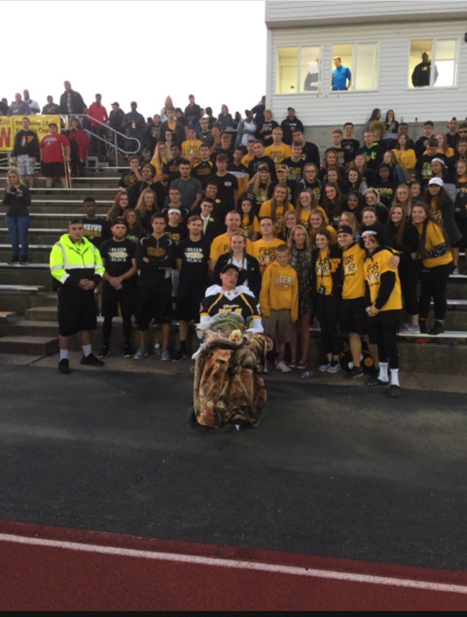 GoldBlackPack's tweet photo. WE LOVE YOU KYLE‼️❤️🐯🏈 https://t.co/GRlim8fWPw