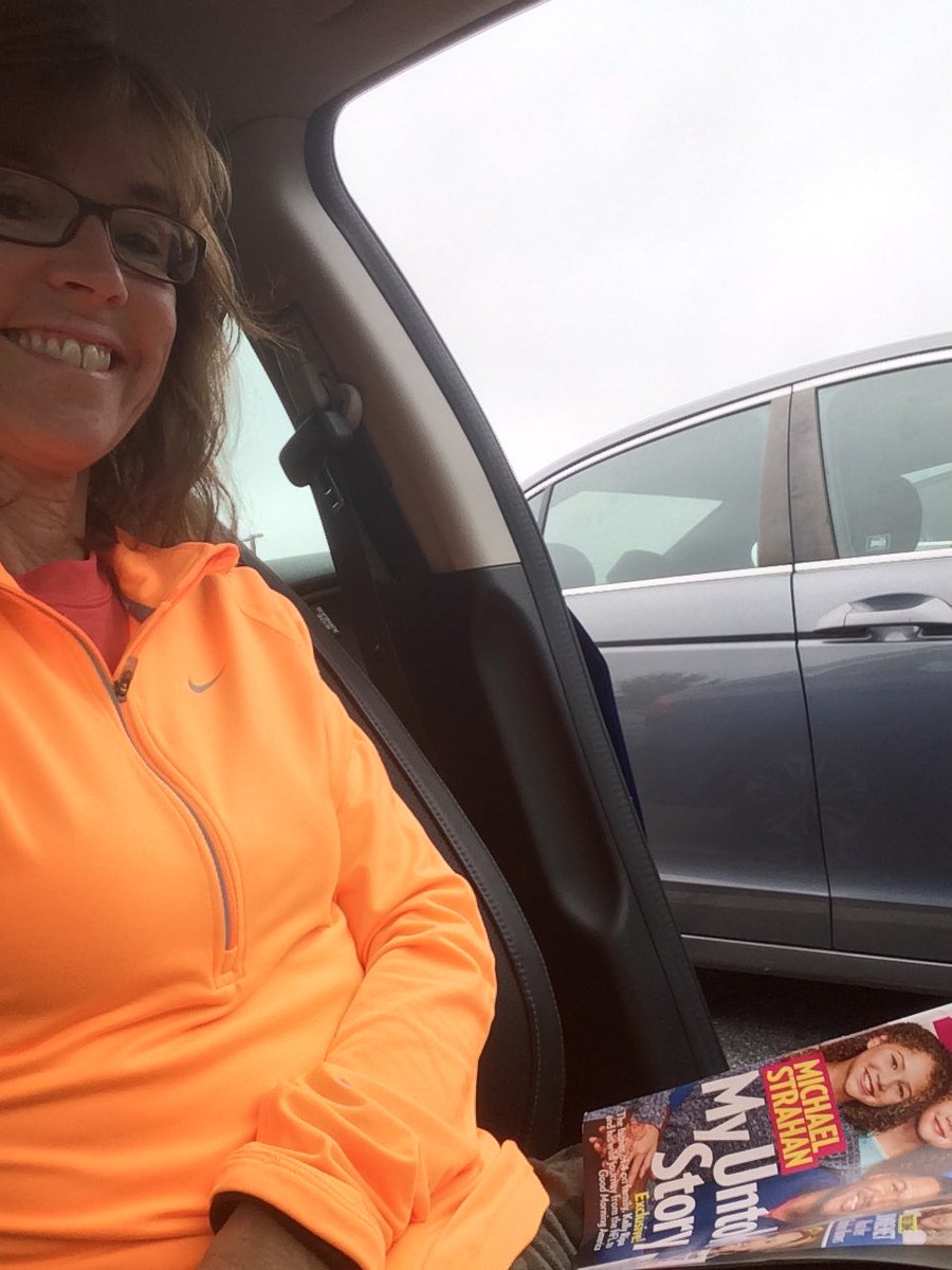 Renate1217's tweet photo. Chillin' while waiting for the game to start. Should get out but can't find my keys to leave #idiot #keylessignition https://t.co/rP1ECDRkA2