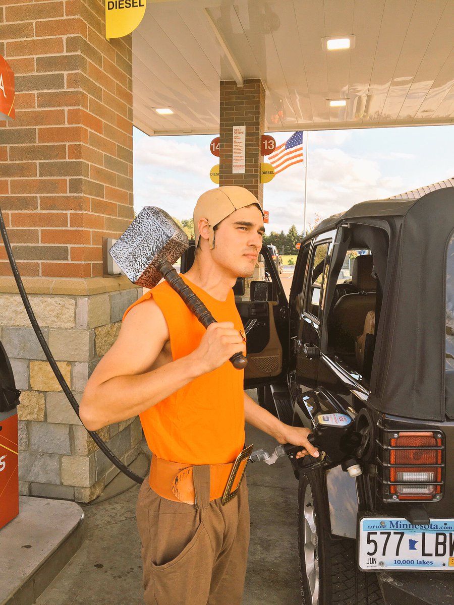 COC_5_builders's tweet photo. A builder never misses an opportunity to show off his hammer.
#ClashOfClans #buildersRBack #superamerica https://t.co/xqzMcBIe6c