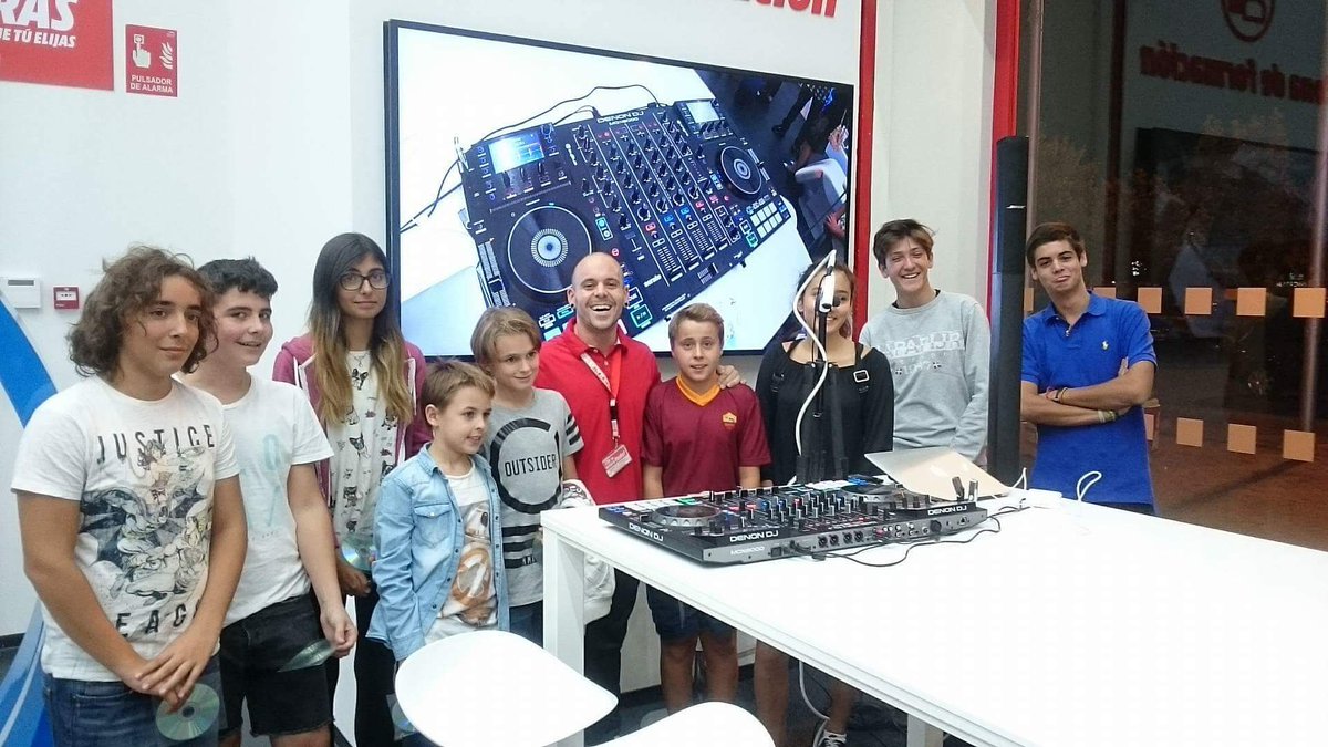 YolandaMartin69's tweet photo. Aquí tenemos a la nueva era de #Djs MediaMarkt_es denon_dj Serato https://t.co/layKiyRl9D https://t.co/HabFR754qS