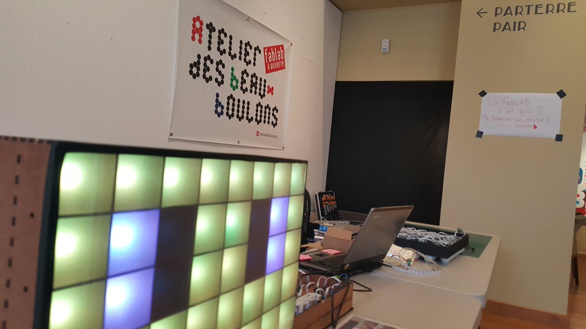 LesBeauxboulons's tweet photo. La fête de la science bat son plein au Théâtre d'#Auxerre #FeteDeLaScience #DIY https://t.co/Ltpdabf9UY