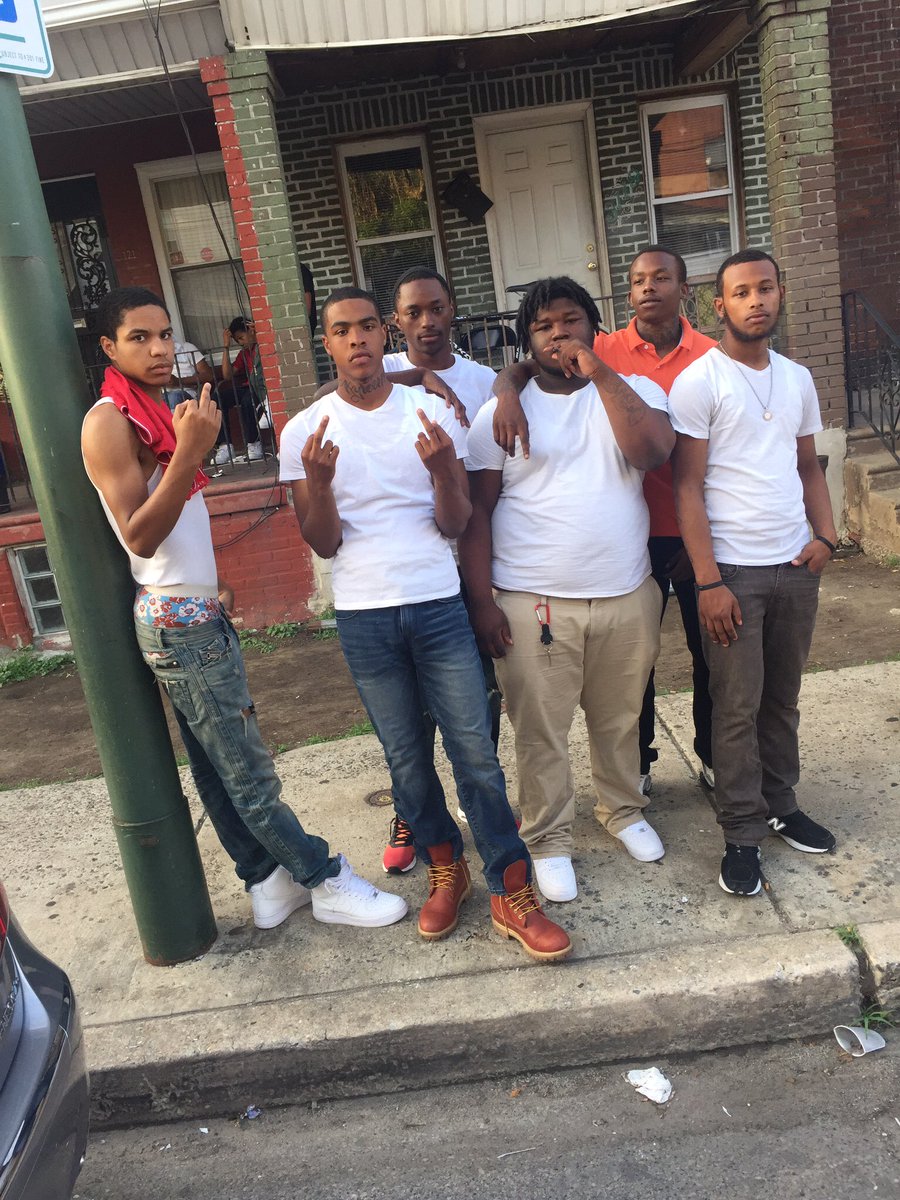 DaReal_omeezy's tweet photo. We just some young savages😈 https://t.co/xwryGci8Vw