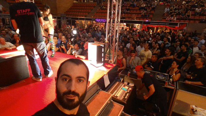 Vamos por la.tarde del #SEB @SALONEROTICOBCN @actricesdelporn https://t.co/iRlTVuEDNH<a href="/tag/seb"class="tags">#SEB</a><a class="tags" target="_blank" title="On Twitter" href="/?out=eyJ0eXAiOiJKV1QiLCJhbGciOiJIUzUxMiJ9.eyJpYXQiOjE3MjE2NzU1NjEsImlzcyI6InR3cG9ybnN0YXJzLmNvbSIsIm5iZiI6MTcyMTY3NTU2MSwiZXhwIjoxNzUzMjExNTYxLCJyZWRpcmVjdF91cmwiOiJodHRwczovL3R3aXR0ZXIuY29tL1NBTE9ORVJPVElDT0JDTiJ9.Bk8rQaudlpVwOniwIfGL6g2p0rYPCGlhrk-PgvzWHGu_YHg4JoThch2iNypNis8_ejM37rdbClYporDsA5QXhQ">@SALONEROTICOBCN</a><a class="tags" target="_blank" title="On Twitter" href="/?out=eyJ0eXAiOiJKV1QiLCJhbGciOiJIUzUxMiJ9.eyJpYXQiOjE3MjE2NzU1NjEsImlzcyI6InR3cG9ybnN0YXJzLmNvbSIsIm5iZiI6MTcyMTY3NTU2MSwiZXhwIjoxNzUzMjExNTYxLCJyZWRpcmVjdF91cmwiOiJodHRwczovL3R3aXR0ZXIuY29tL2FjdHJpY2VzZGVscG9ybiJ9.L6lIeV_aKxZQohFGGdFIzSbZwU07m1E-Qp9Py2OqzdeqY8eXr3GG_pF8k1kWIh79YQHZELrOqUh5SPF_NzLAHQ">@actricesdelporn</a>