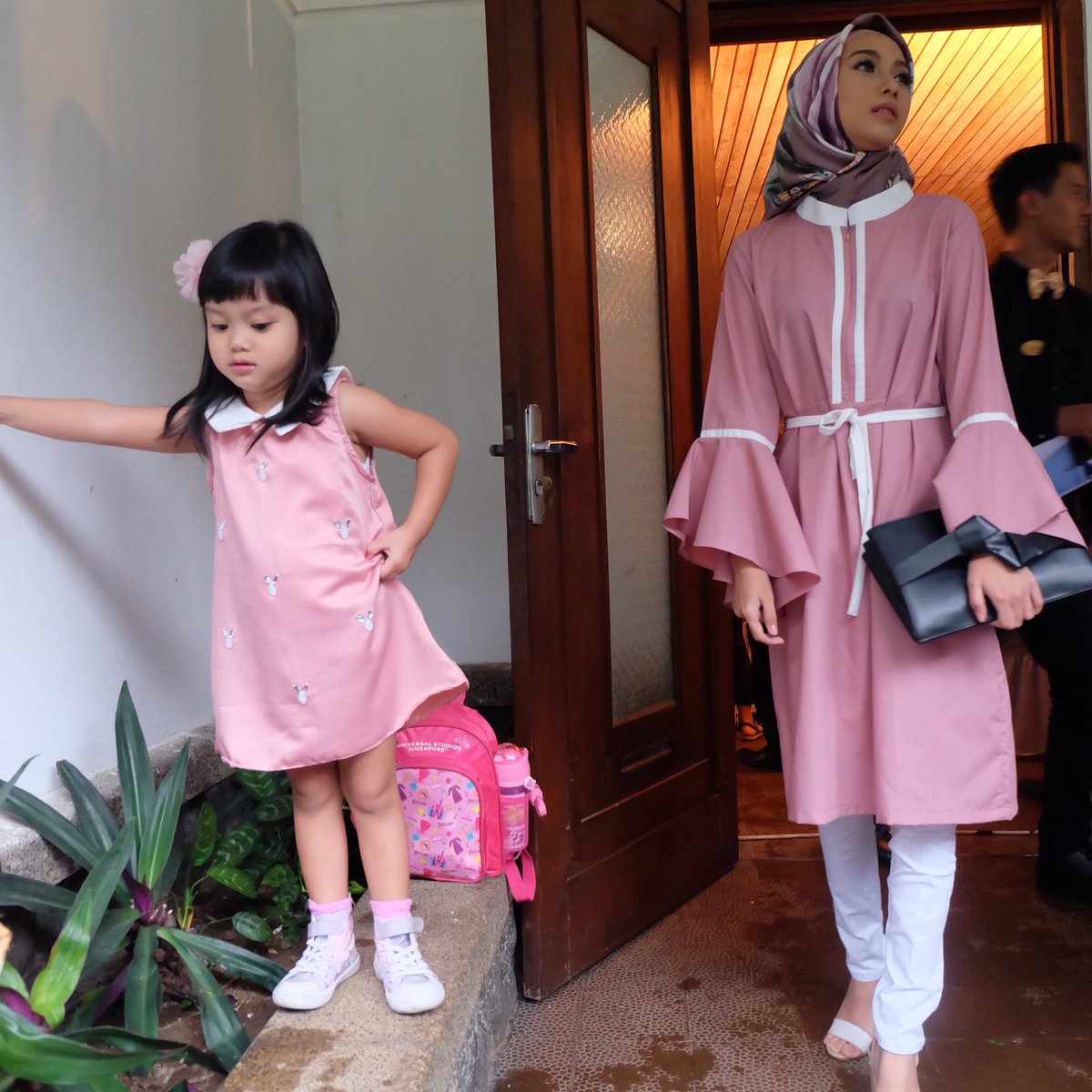 Pancatia's tweet photo. Weedinh hanz #mandahanzhalal https://t.co/WqRkvOua2w