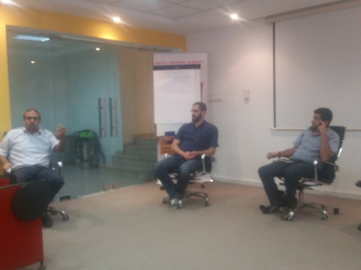 Control_Alt's tweet photo. Débat #SQL VS #NoSQL #algierstechmeetup https://t.co/DaWuvsm8oD