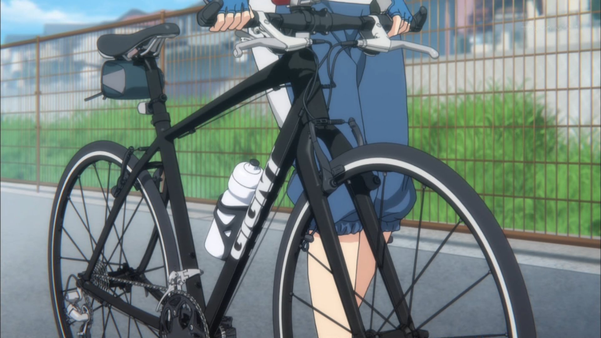 Ko Twitterissa このアニメに出てくる自転車の作画の丁寧さは流石だと思うのね マックの広告なんてダブルチェーンリングだしw ろんぐらいだぁす