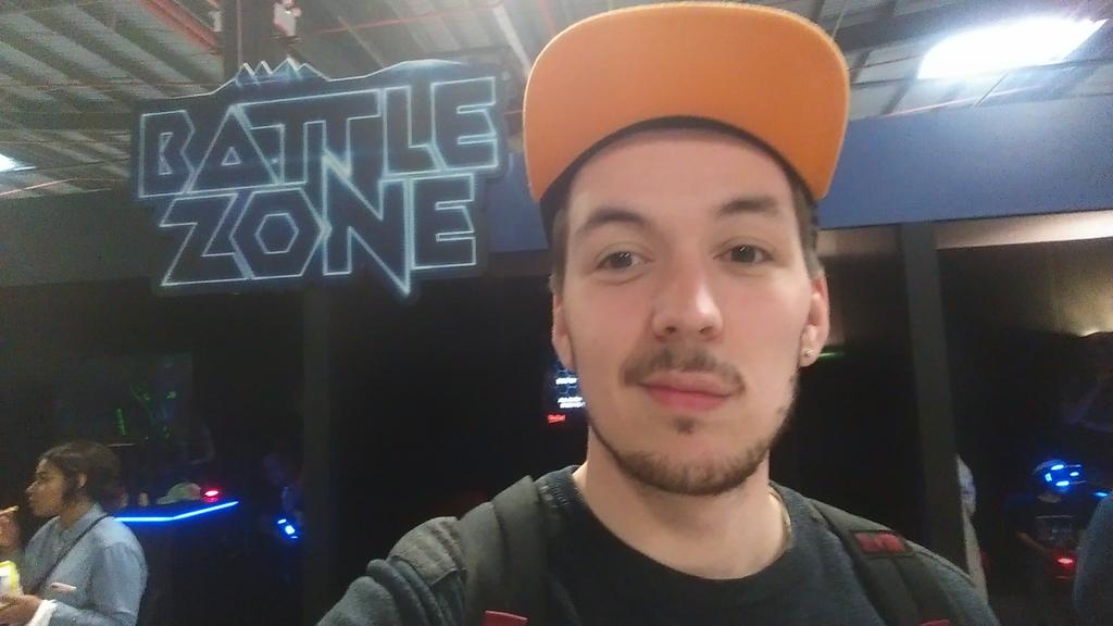 TheBetterBell's tweet photo. This snapback would like a darn sight better if it was a Battlezone one. #BZPLAY https://t.co/Fyx4ndok2M
